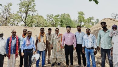 कलेक्टर श्री कुन्दन कुमार के निर्देशानुसार रेत के अवैध भंडारण पर हुई बड़ी कार्रवाई, ट्रेक्टर डंप रेत जब्त