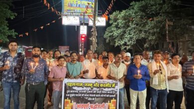 पहलगाम आतंकी हमले के विरोध में स्टार्स ऑफ टुमॉरो वेलफेयर सोसायटी ने निकाला कैंडल मार्च, दी श्रद्धांजलि