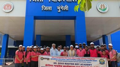 नीट कोचिंग के छात्रों द्वारा जिला चिकित्सालय का भ्रमण