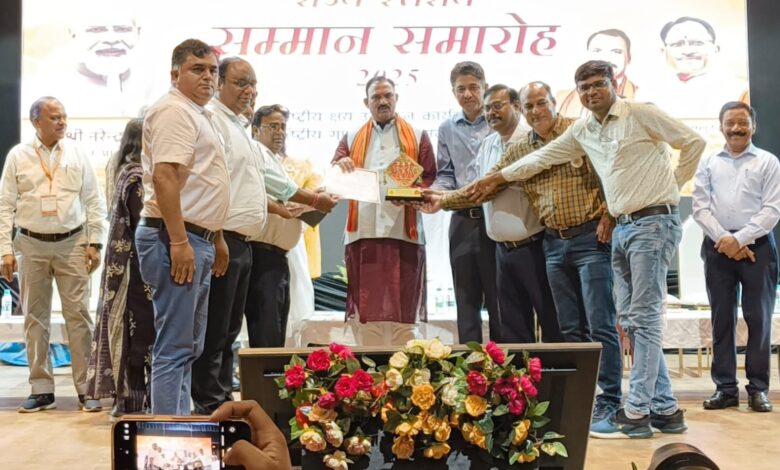 क्षय उन्मूलन अभियान में उत्कृष्ट कार्य हेतु जिले को मिला राज्य स्तरीय पुरस्कार क्षय उन्मूलन अभियान में उत्कृष्ट कार्य हेतु जिले को मिला राज्य स्तरीय पुरस्कार