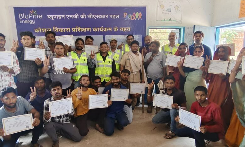 मुंगेली जिले में ब्लूपाइन एनर्जी के द्वारा सोलर पैनल इंस्टॉलेशन प्रशिक्षण कार्यक्रम सम्पन्न , 68 प्रतिभागियों को वितरण किया गया प्रमाण पत्र मुंगेली जिले में ब्लूपाइन एनर्जी के द्वारा सोलर पैनल इंस्टॉलेशन प्रशिक्षण कार्यक्रम सम्पन्न , 68 प्रतिभागियों को वितरण किया गया प्रमाण पत्र