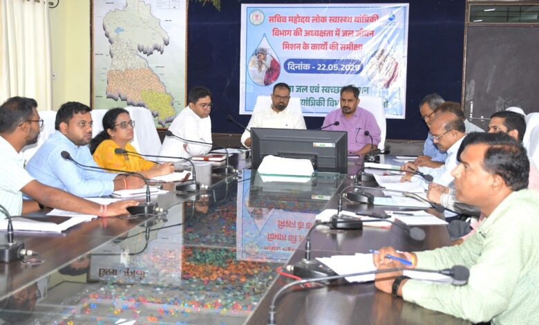 सचिव श्री अब्दुलहक़ ने जल जीवन मिशन अंतर्गत किए गए कार्यों की निरीक्षण विभिन्न ग्रामों में किया सचिव श्री अब्दुलहक़ ने जल जीवन मिशन अंतर्गत किए गए कार्यों की निरीक्षण विभिन्न ग्रामों में किया