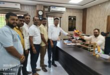 स्टार्स ऑफ टुमॉरो वेलफेयर सोसायटी ने नवपदस्थ कलेक्टर कुंदन कुमार से सौजन्य भेंट कर संस्था द्वारा संचालित कार्यो की जानकारी दी।