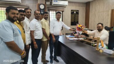 स्टार्स ऑफ टुमॉरो वेलफेयर सोसायटी ने नवपदस्थ कलेक्टर कुंदन कुमार से सौजन्य भेंट कर संस्था द्वारा संचालित कार्यो की जानकारी दी।