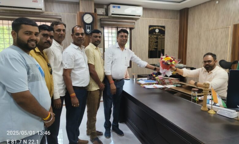 स्टार्स ऑफ टुमॉरो वेलफेयर सोसायटी ने नवपदस्थ कलेक्टर कुंदन कुमार से सौजन्य भेंट कर संस्था द्वारा संचालित कार्यो की जानकारी दी। स्टार्स ऑफ टुमॉरो वेलफेयर सोसायटी ने नवपदस्थ कलेक्टर कुंदन कुमार से सौजन्य भेंट कर संस्था द्वारा संचालित कार्यो की जानकारी दी।