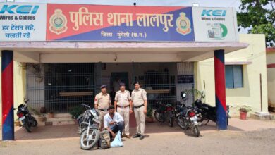 थाना लालपुर क्षेत्र में अवैध देशी मदिरा शराब परिवहन करते एक आरोपी को किया गया गिरफ्तार