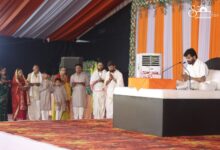 परम पूज्य गिरिबापू के श्रीमुख से हो रही श्री शिवकथा के तीसरे दिन बापू शिवमहिमा का बखान करते गए, वैसे-वैसे वातावरण और भी भक्तिमय होता गया
