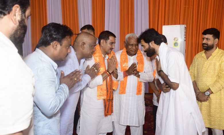 श्री शिवमहापुराण का आज 6 वा दिवस में अंतर्राष्ट्रीय कथा वाचक गिरी बापू द्वारा भगवान महादेव की सुंदर महिमा का गायन किया श्री शिवमहापुराण का आज 6 वा दिवस में अंतर्राष्ट्रीय कथा वाचक गिरी बापू द्वारा भगवान महादेव की सुंदर महिमा का गायन किया