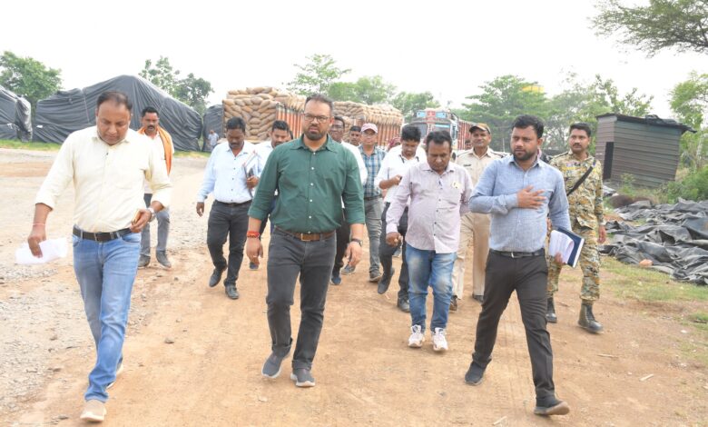 धान का उठाव शीघ्र सुनिश्चित करें, शासन को नुकसान न हो – कलेक्टर धान का उठाव शीघ्र सुनिश्चित करें, शासन को नुकसान न हो – कलेक्टर