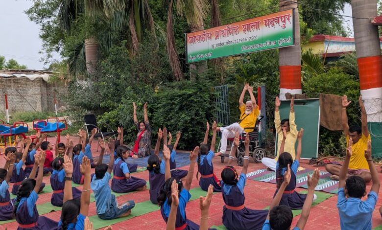 शासकीय प्राथमिक शाला मदनपुर में अंतर्राष्ट्रीय योग दिवस के अवसर पर योग अभ्यास किया शासकीय प्राथमिक शाला मदनपुर में अंतर्राष्ट्रीय योग दिवस के अवसर पर योग अभ्यास किया