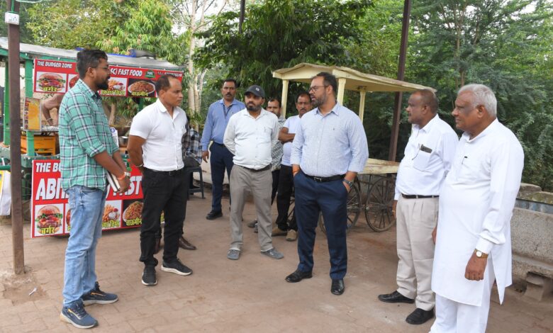 विधायक एवं कलेक्टर ने मुंगेली शहर में विभिन्न निर्माण कार्यों का किया अवलोकन विधायक एवं कलेक्टर ने मुंगेली शहर में विभिन्न निर्माण कार्यों का किया अवलोकन