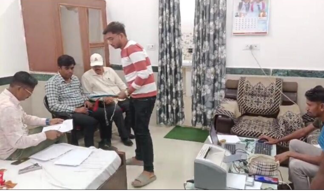 ACB टीम की कार्यवाही, लोरमी बिजली विभाग के कनिष्ठ अभियंता को 15 हजार रुपए की रिश्वत लेते हुए रंगे हाथ किया गिरफ्तार