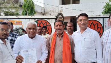 एनएचएम संविदा स्वास्थ्य कर्मियों का आंदोलन जारी मुंगेली में विधायक को सौंपा गया ज्ञापन मोदी की गारंटी याद दिलाया