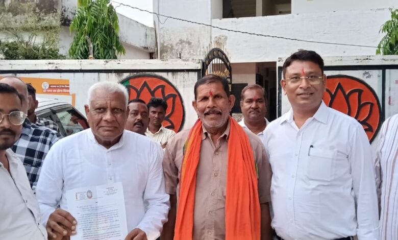 एनएचएम संविदा स्वास्थ्य कर्मियों का आंदोलन जारी मुंगेली में विधायक को सौंपा गया ज्ञापन मोदी की गारंटी याद दिलाया