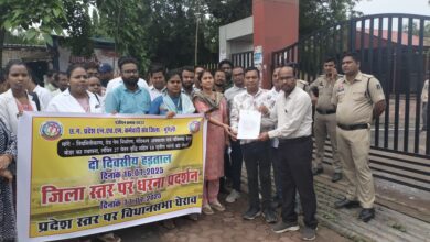 अपने मांगो को लेकर मुंगेली राष्टीय स्वास्थ्य मिशन कर्मचारी संघ हड़ताल पर