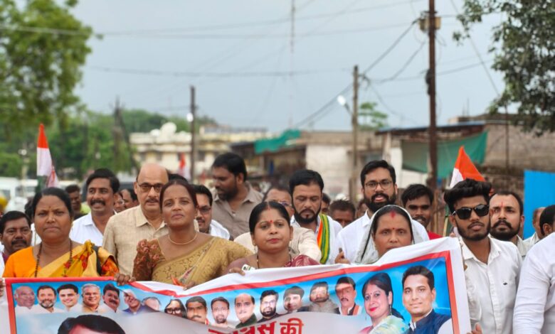 “बिजली न्याय आंदोलन ” मे बड़ी संख्या मे पहुंच कांग्रेसियों ने सौपा ज्ञापन “बिजली न्याय आंदोलन ” मे बड़ी संख्या मे पहुंच कांग्रेसियों ने सौपा ज्ञापन