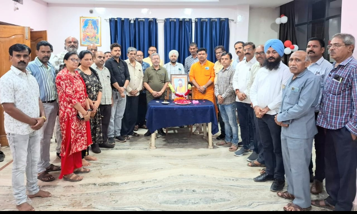पद्मश्री डॉ सुरेंद्र दुबे को आगर साहित्य समिति मुंगेली व राष्ट्रीय कवि संगम मुंगेली की ओर से भावभीनी श्रद्धांजलि